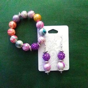 Selling a gorgeous bracelet with earings